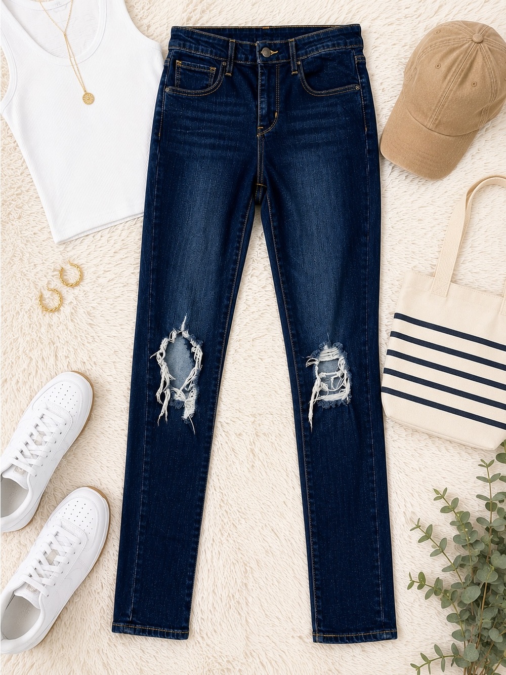 Levi’s 721 High Rise Skinny Jeans Distressed Dark Wash Size 28